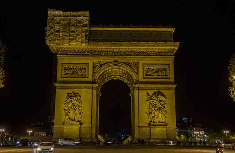 23 - Francia - Paris - Arco del Triunfo - imagen nocturna.jpg